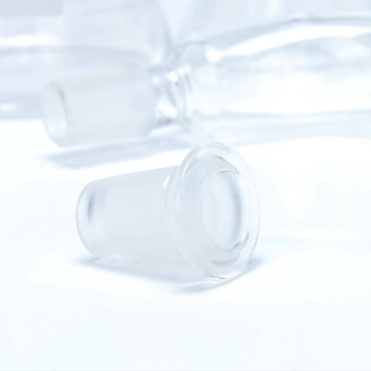 Adaptateur de connexion en verre 10/14 posé sur le côté